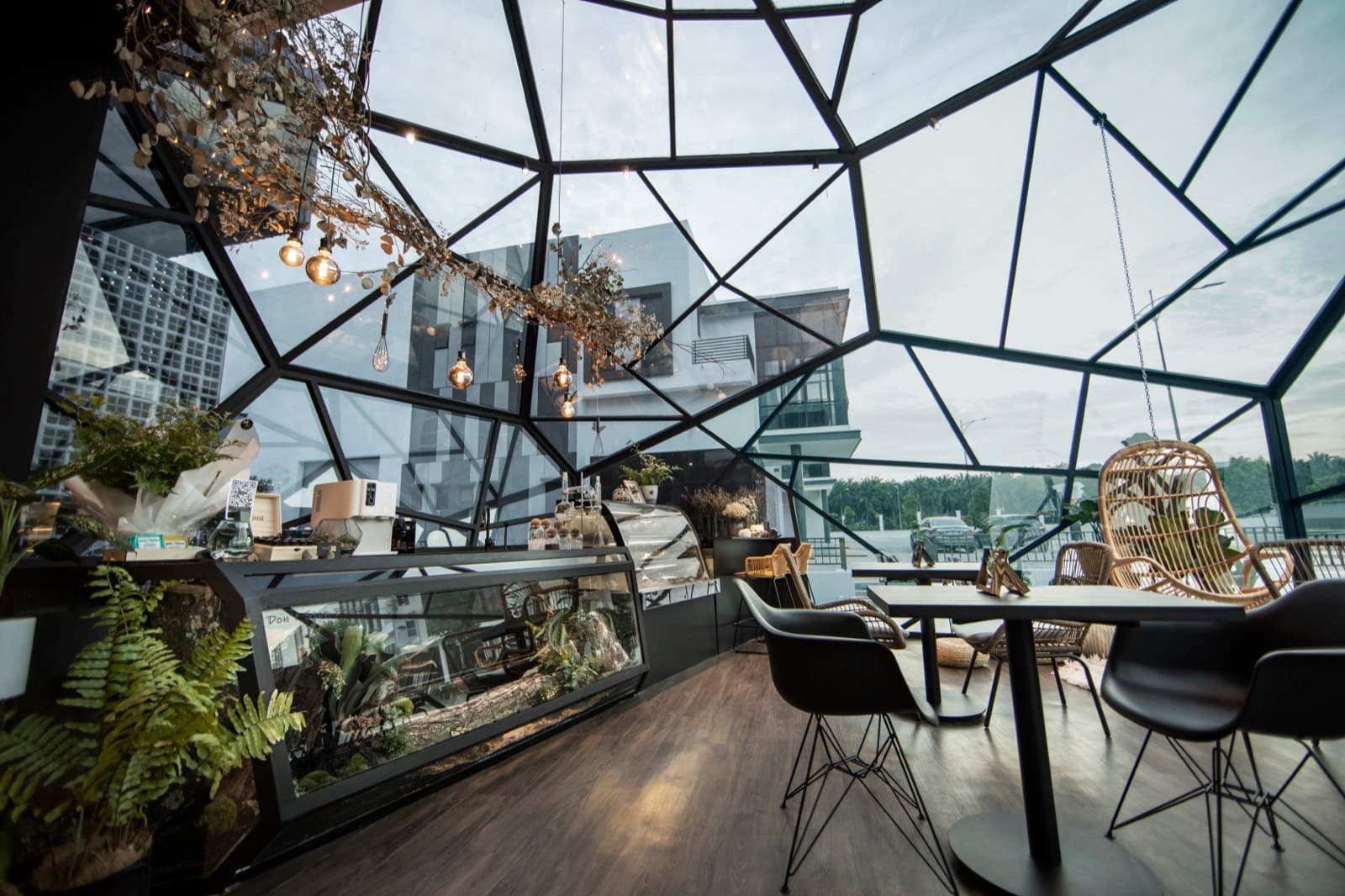 The SPAZEHAUS living-experience gallery and café