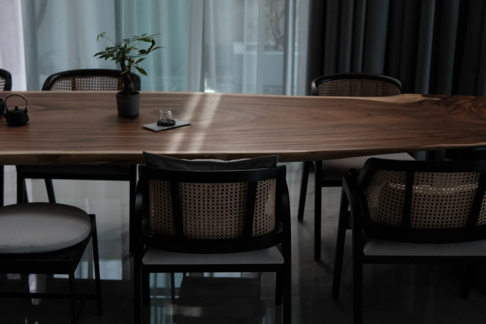 Dynamic Fusion: The Enchanting Blend of Tradition and Modernity in New Chinese Style