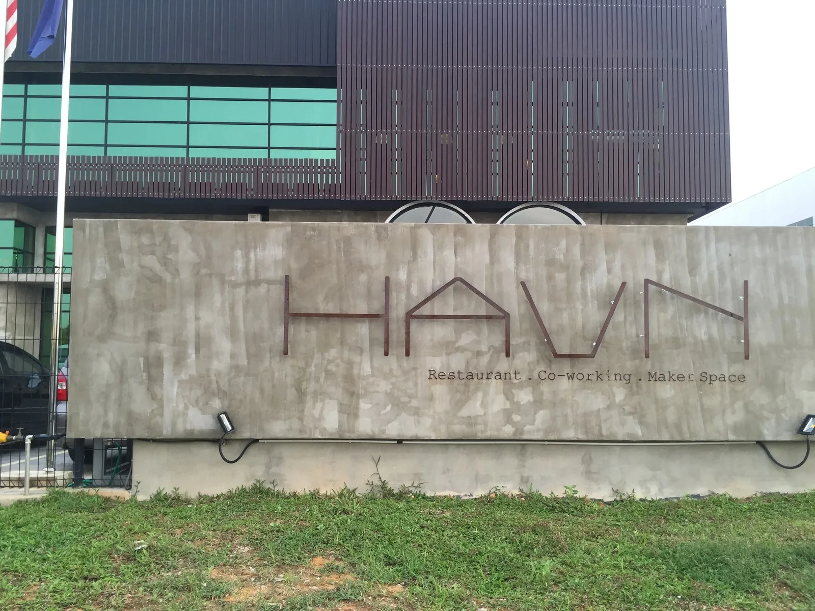HAVN Cafe — Café interior design & renovation by SPAZEHAUS in Kulai, Johor Bahru, interior view