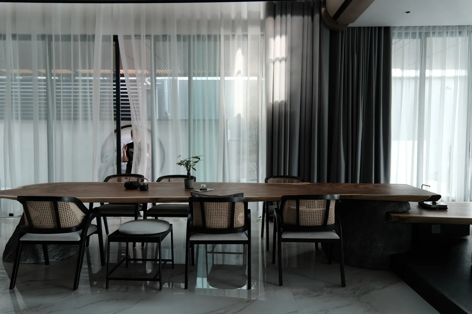 Senibong Cove Bungalow II — Bungalow interior design & renovation by SPAZEHAUS in Senibong Cove, Johor Bahru, space and natural light
