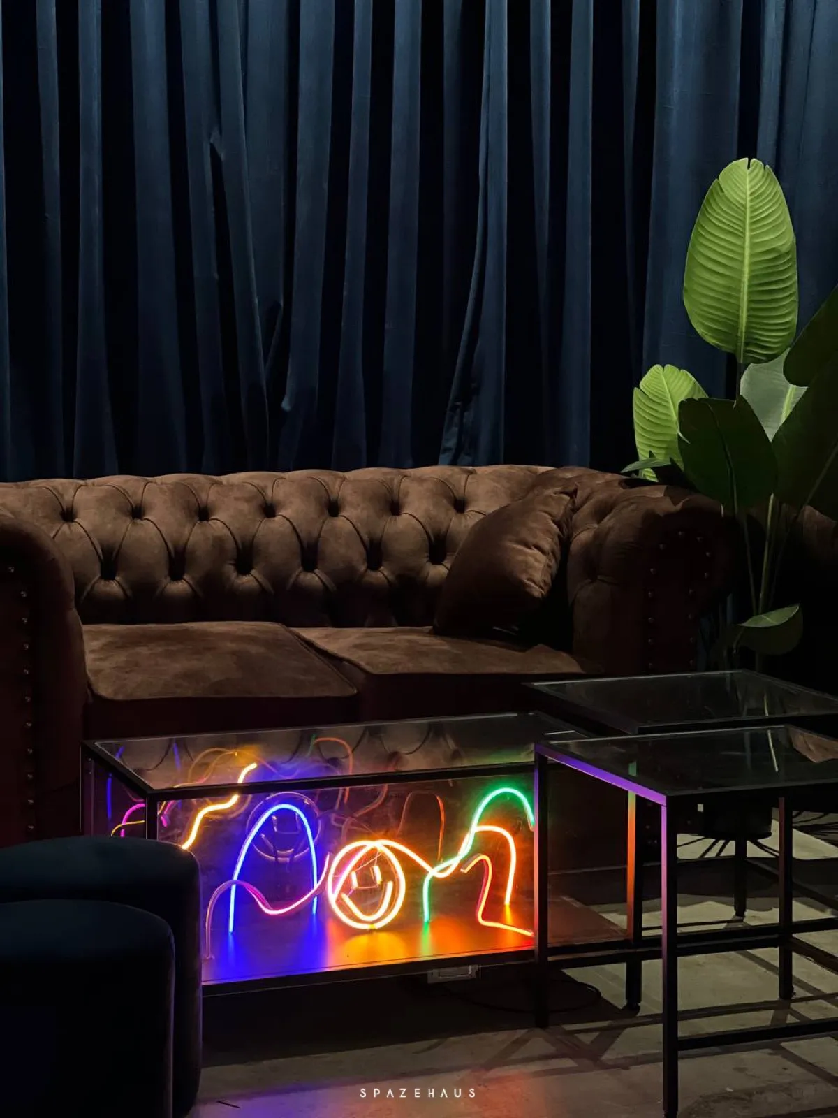 Smile Bar — Bar & Bistro interior design & renovation by SPAZEHAUS in Johor Bahru, space and natural light