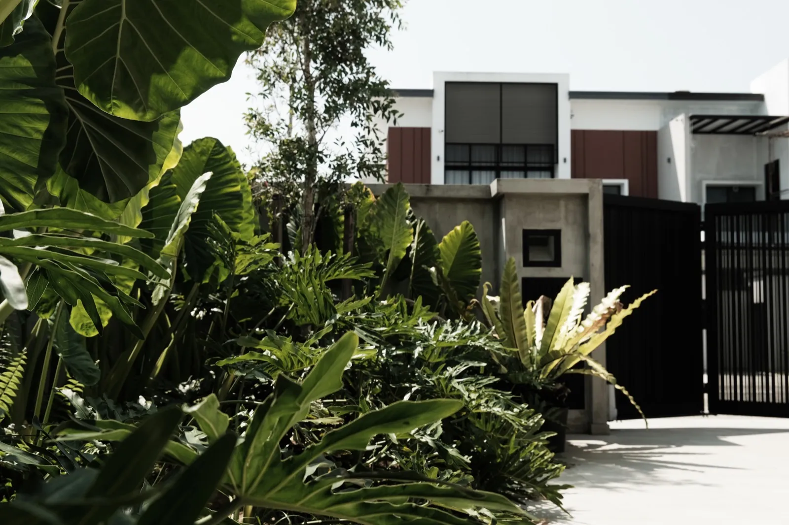 Taman Gaya Cluster — Cluster House interior design & renovation by SPAZEHAUS in Taman Gaya, Johor Bahru, design and styling detail